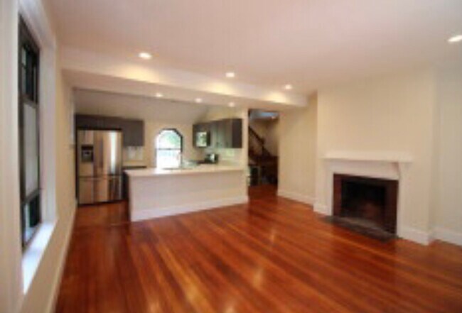 Building Photo - 63 Beech Glen St