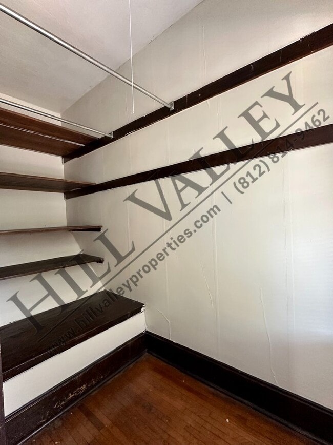 Building Photo - Two Bedroom Upper - All Utilities Paid