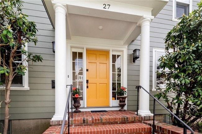 Foto del edificio - 27 Cranston Ave