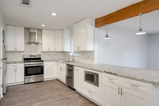 Building Photo - 5402 Chevy Cir