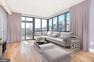 Building Photo - 1012 Harvard St NW