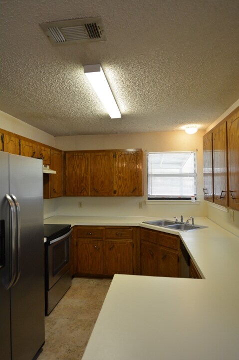 Foto del edificio - 105 Nancy Dr