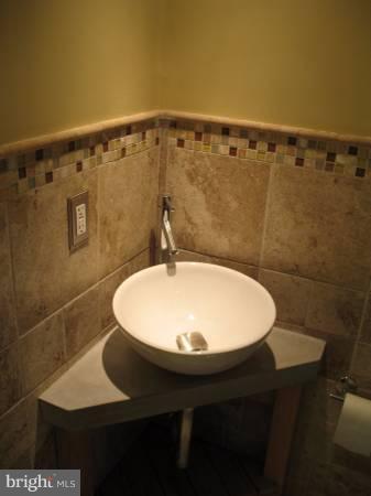 Foto del edificio - 4109 Crittenden St