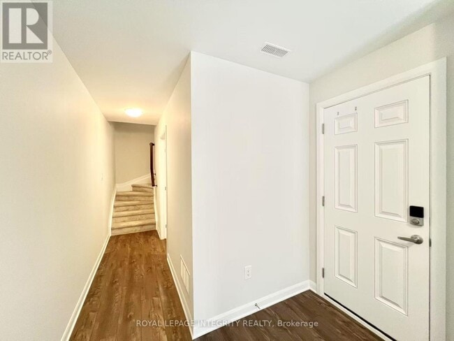 Building Photo - 512 Woodlily Private