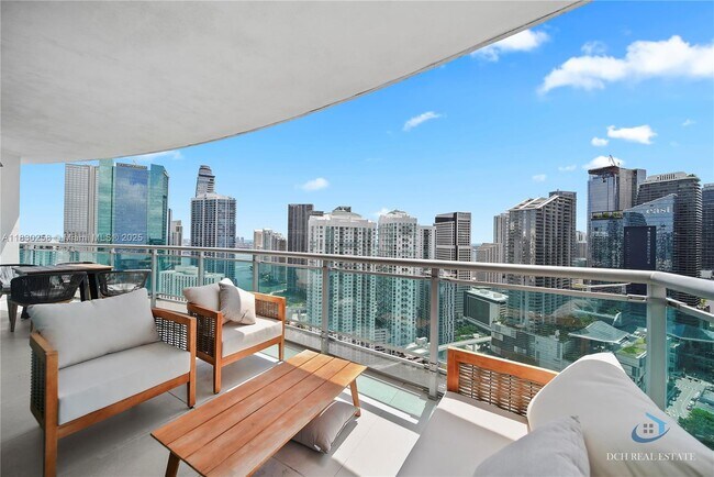 Foto del edificio - 350 S Miami Ave