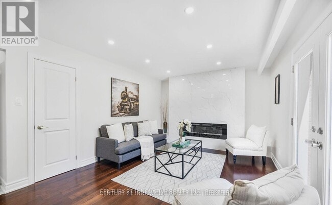 Building Photo - 17 Chopin Ct