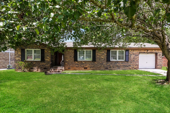 Primary Photo - Beautiful Home in North Charleston!