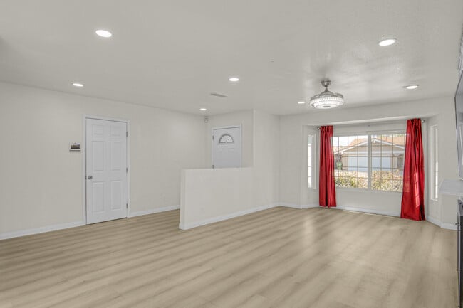 Building Photo - 7701 Baird Ave
