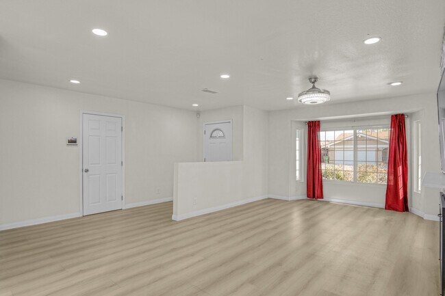 Foto del edificio - 7701 Baird Ave