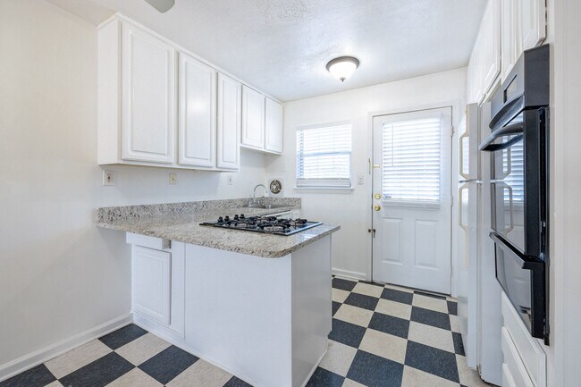 Building Photo - Peachtree Hills Court, Act fast! Reduced rent and zero admin fees — available for a limited time ...