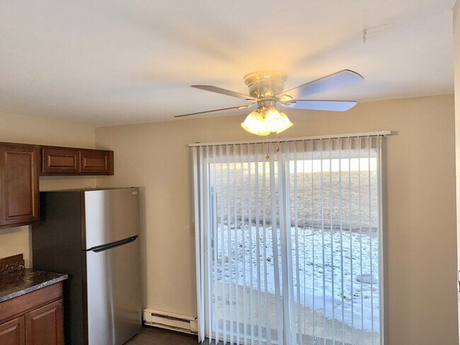 Foto del edificio - 2 Bedroom Townhome - walking distance to p...