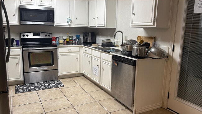 Foto del edificio - Room in House on Bandera St