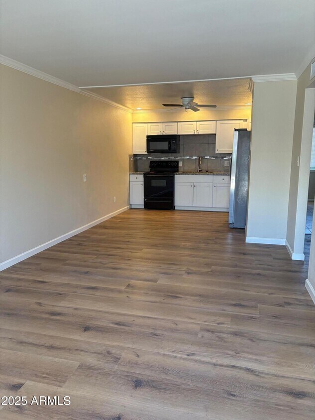 Foto principal - 909 S Priest Dr