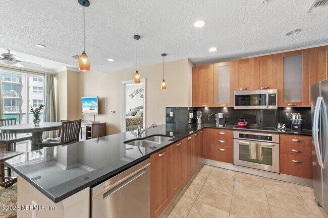 Building Photo - 1431 Riverplace Blvd
