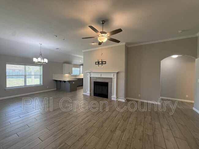 Foto del edificio - 21025 E 40th Pl S