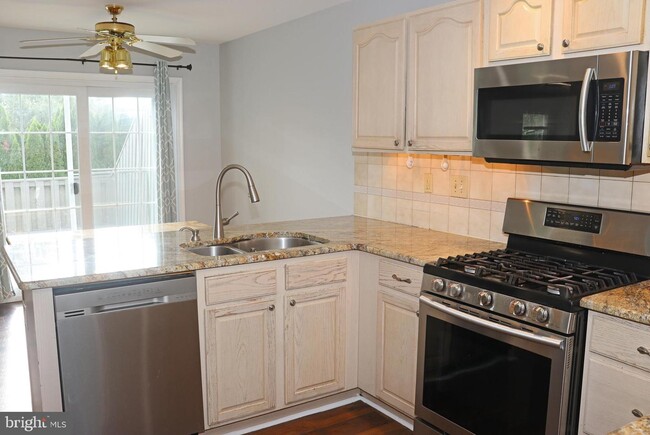 Building Photo - 633 Jaeger Cir