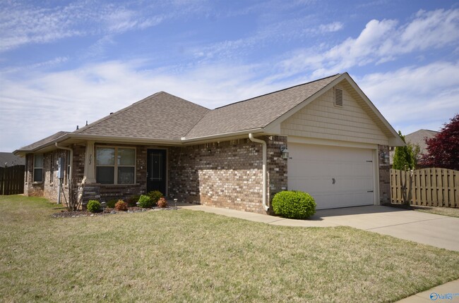 Building Photo - 702 Willow Shoals Dr SW