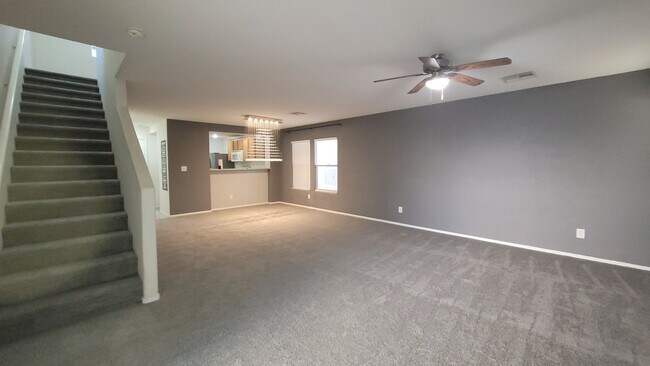 Building Photo - Adorable 3/2.5 in the SW!  S. Fort Apache ...