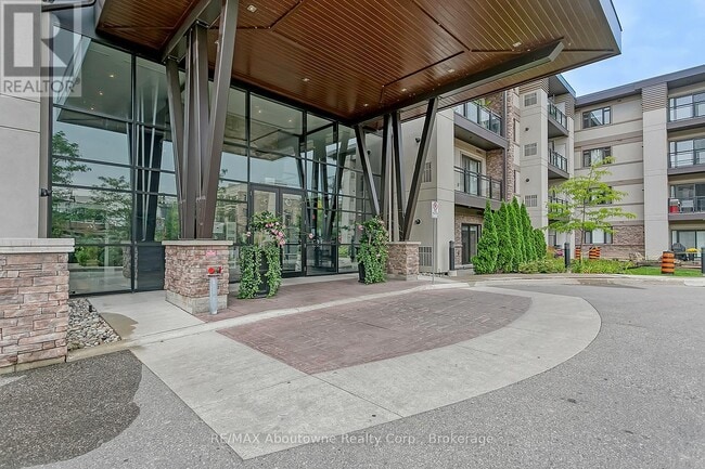 Building Photo - 128-128 Garden Dr