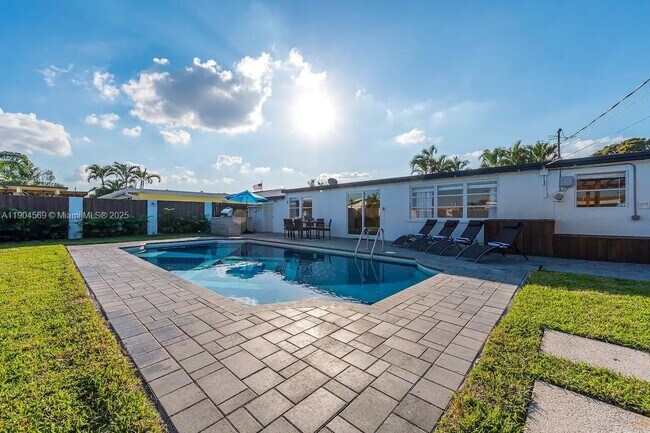 Foto del edificio - 9134 Reed Dr