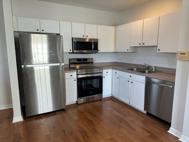 Foto del edificio - Pet Friendly Studio Garage Apartment in No...