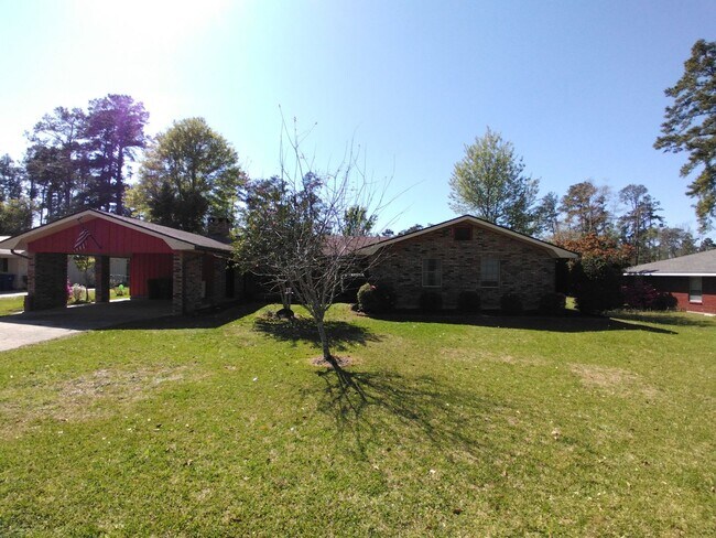 Building Photo - 705 Haynes Dr