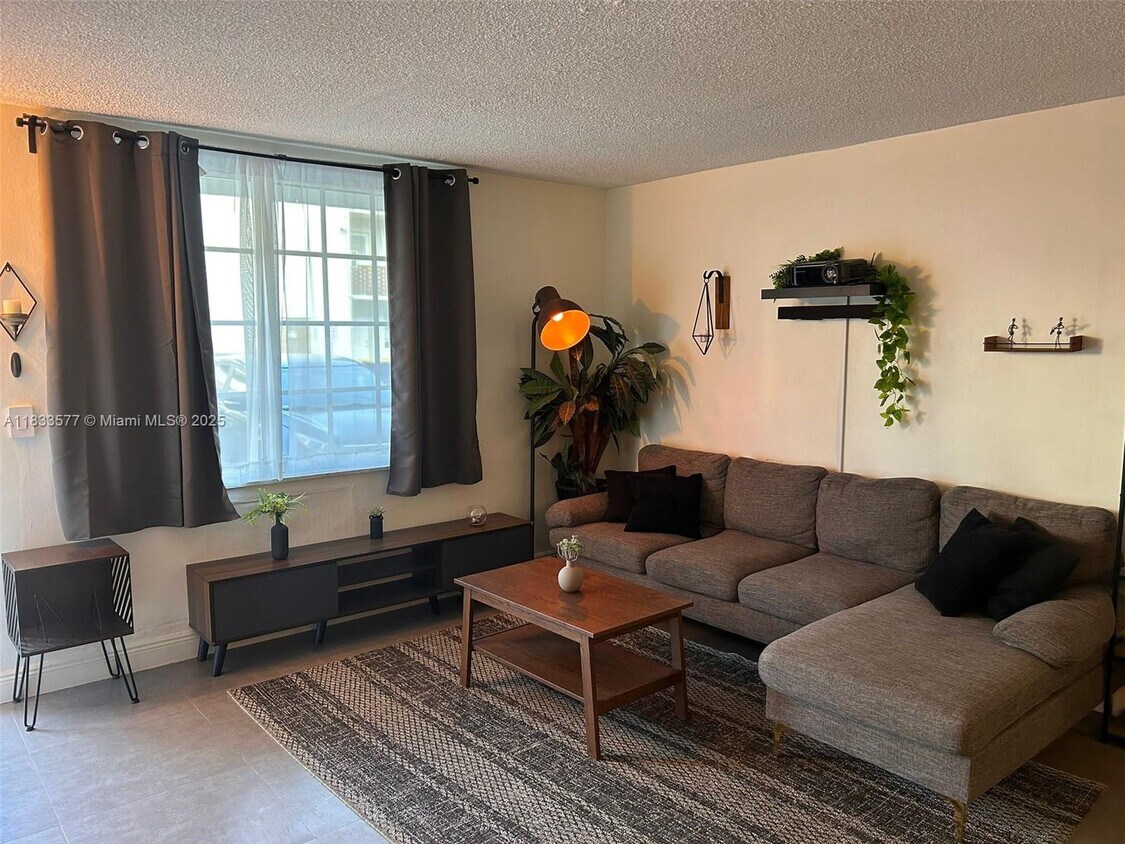 Foto principal - 1790 79th Street Causeway
