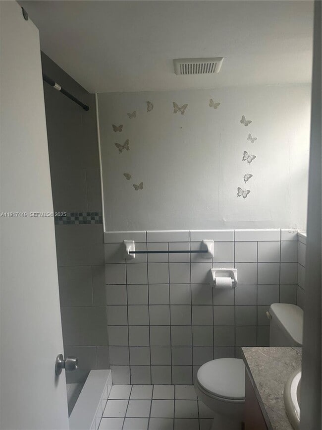 Building Photo - 11905 NE 2nd Ave