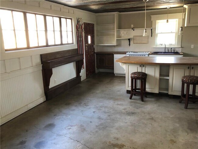 Building Photo - 2381 TX-71