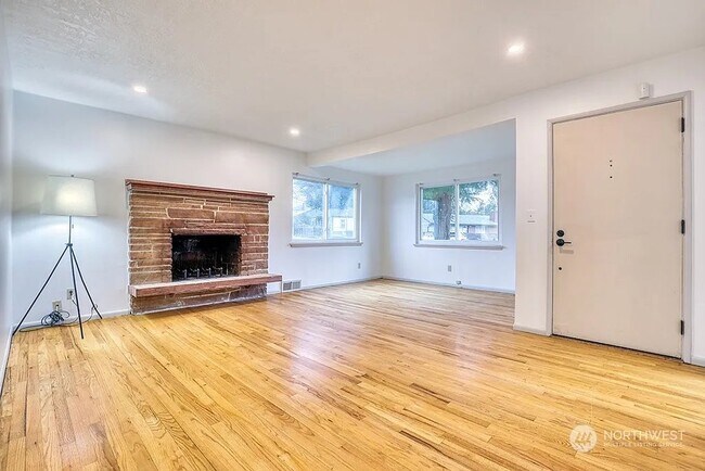 Photo - 205 S 107th St (Seattle, WA) House