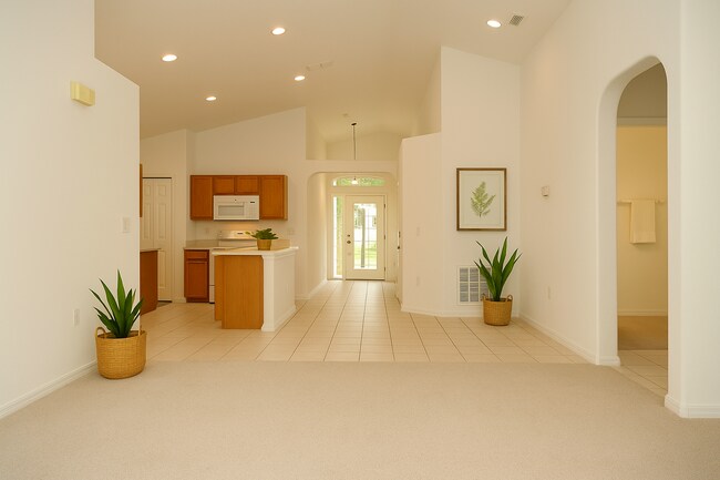 Foto del edificio - 4 Bedroom Pool Home Available Now!