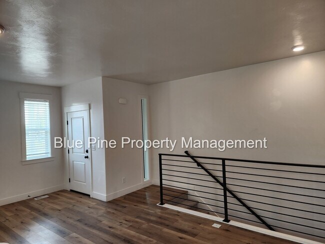 Foto del edificio - 1664 S Higbee Ave