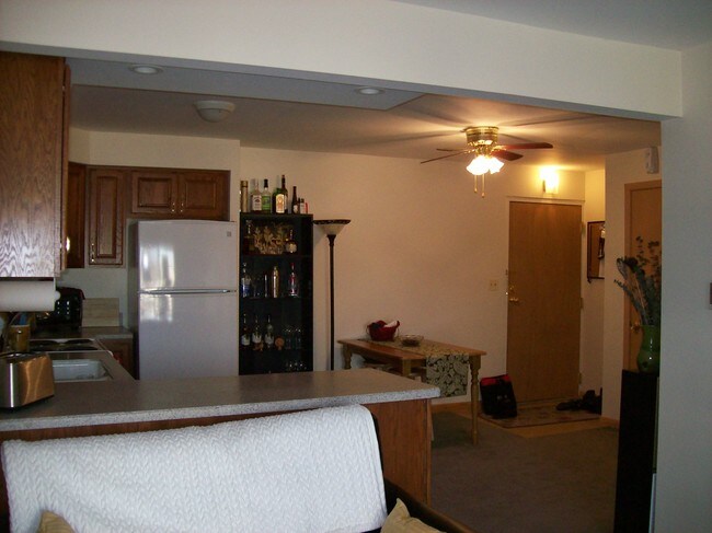 entry way - 115 Marengo Ave
