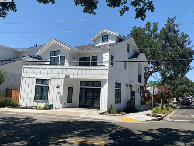 Building Photo - 4795 Augustine St