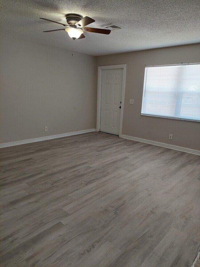 Foto del edificio - 4383 Edward Rd