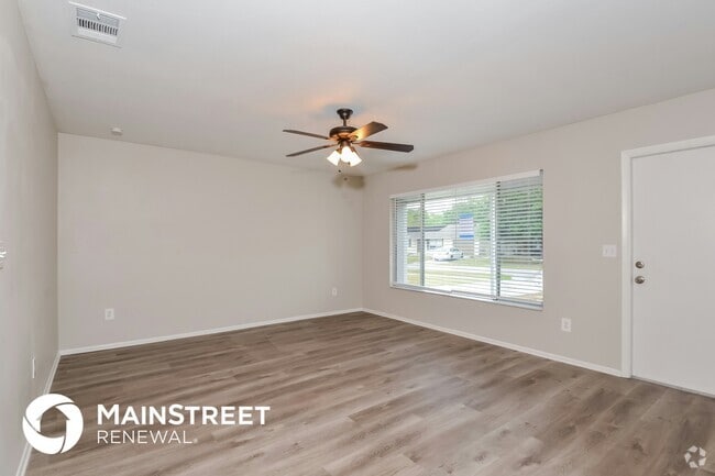 Building Photo - 6947 Roslyn Ct