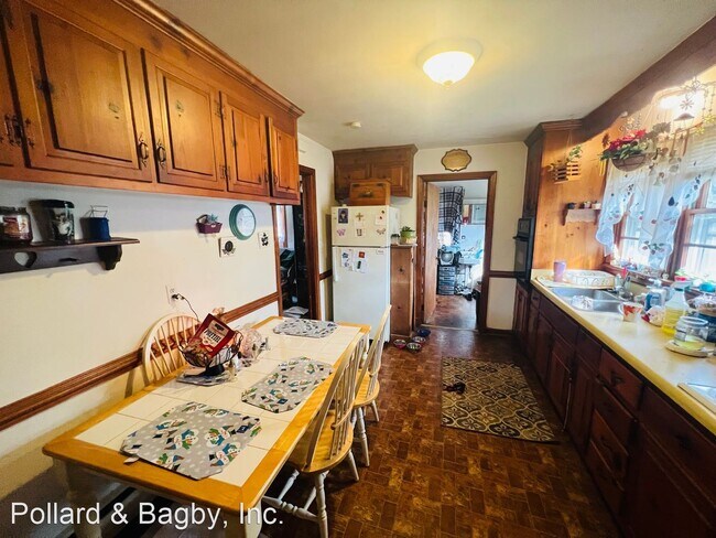 Building Photo - 3 br, 1 bath House - 402 Seabury Avenue