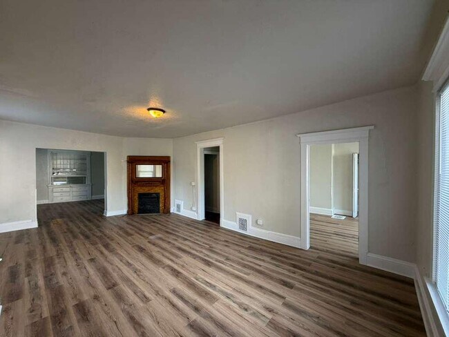 Foto del edificio - 2213-2215-2215 N Holton St