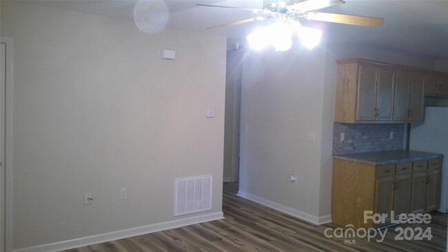 Foto del edificio - 2621 1st Ave NW