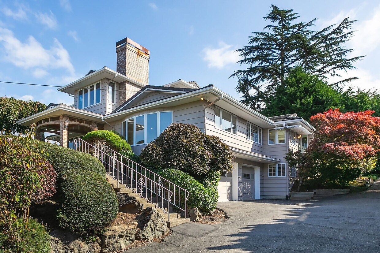 Primary Photo - Normandy Park House: Picturesque Views, Sport Court, Upgrades Throughout