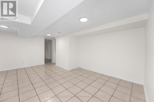 Building Photo - 261-261 Ossington Ave