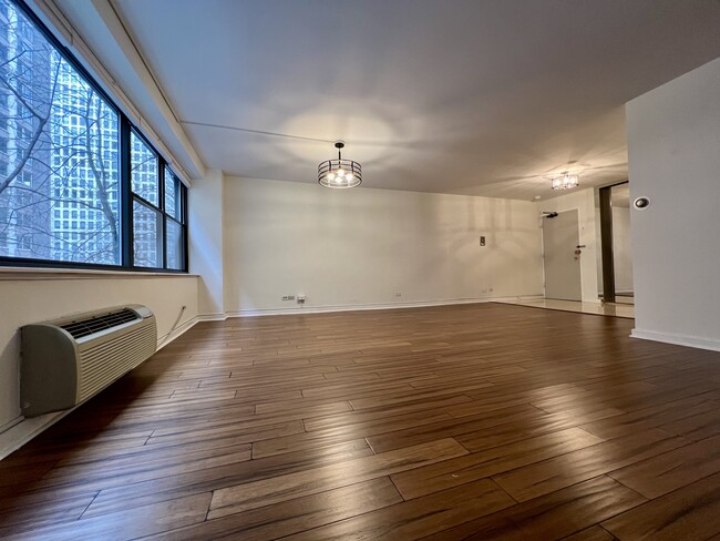 Foto del edificio - 850 N Dewitt Pl