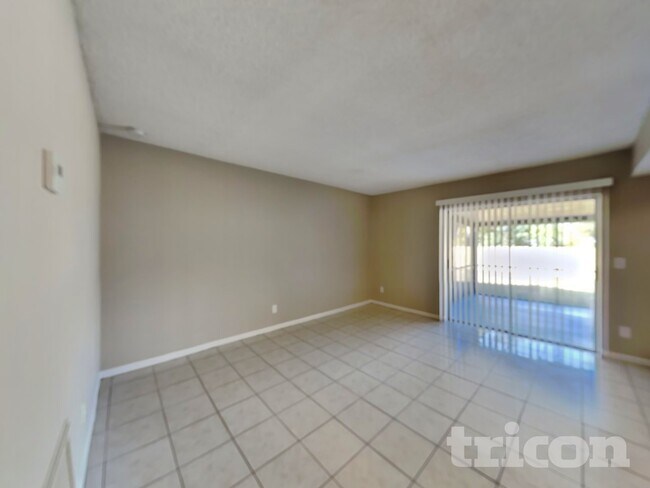 Foto del edificio - 16137 Ravendale Dr