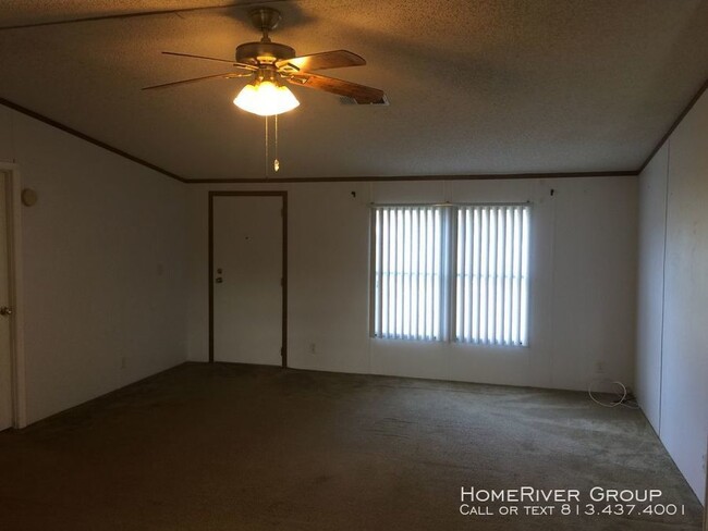 Building Photo - 4/2 Mobile home on 1 acre