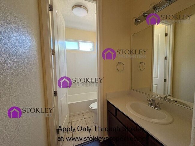 Building Photo - 2573 Tampico Dr