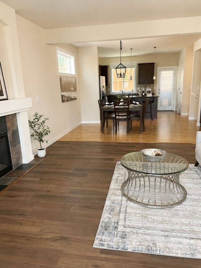 Building Photo - 3bd/2ba Lynnwood Townhome