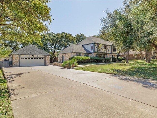 Foto del edificio - Best priced executive custom home in Rockd...