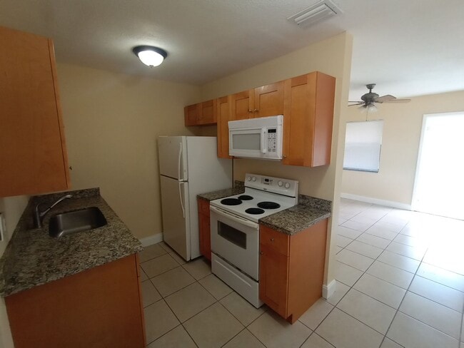 Building Photo - 3/2 HOME FOR RENT.  FENCED BACK YARD