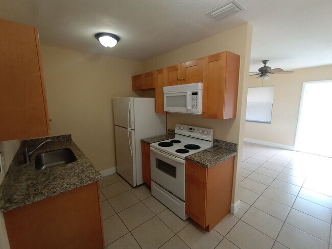 Foto del edificio - 3/2 HOME FOR RENT.  FENCED BACK YARD