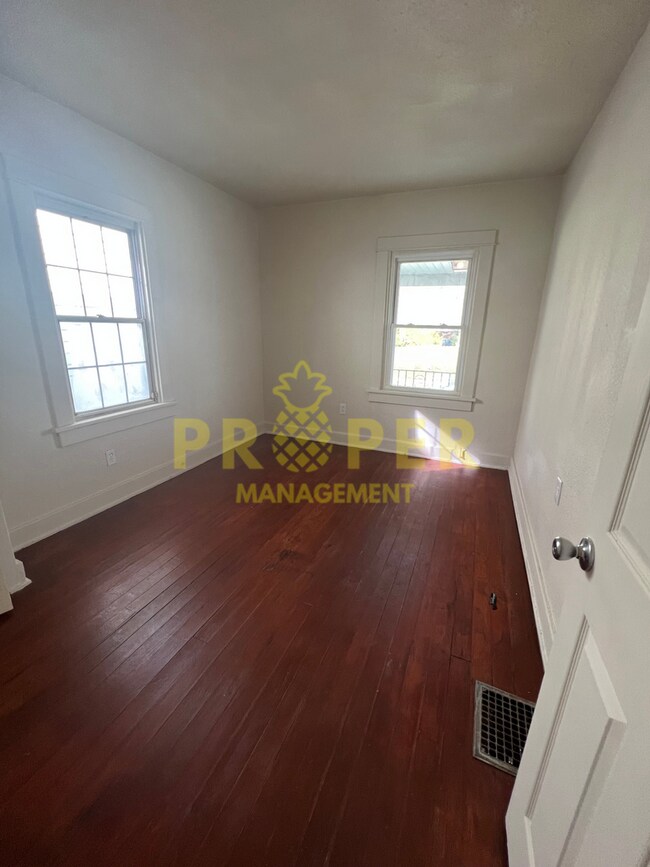 Foto del edificio - 2 bedrooms 1 bathroom house